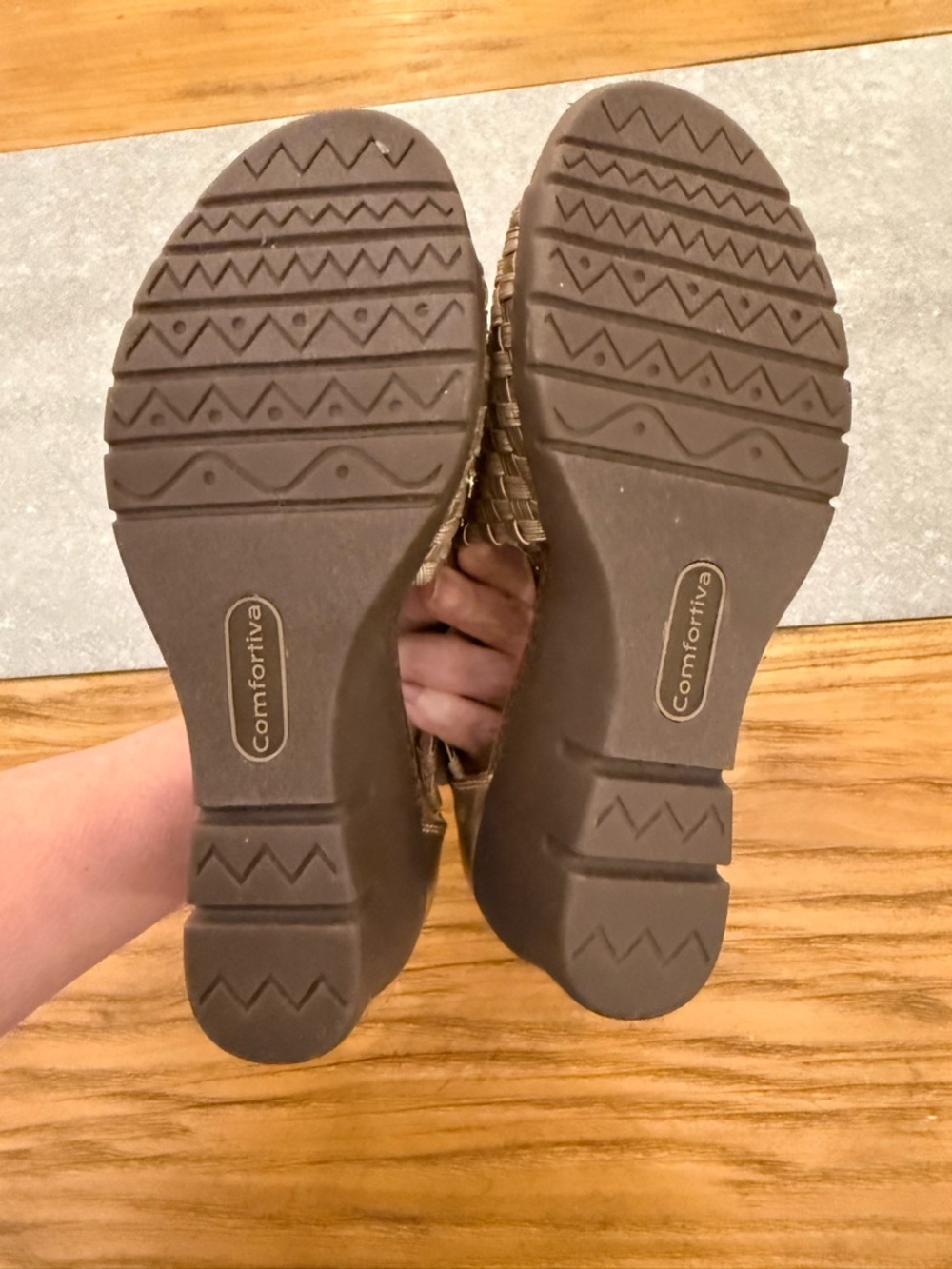 Comfortiva Alesha Metallic Woven Wedge Sandals Bronze Gold 6.5 NIB - Picture 7 of 12